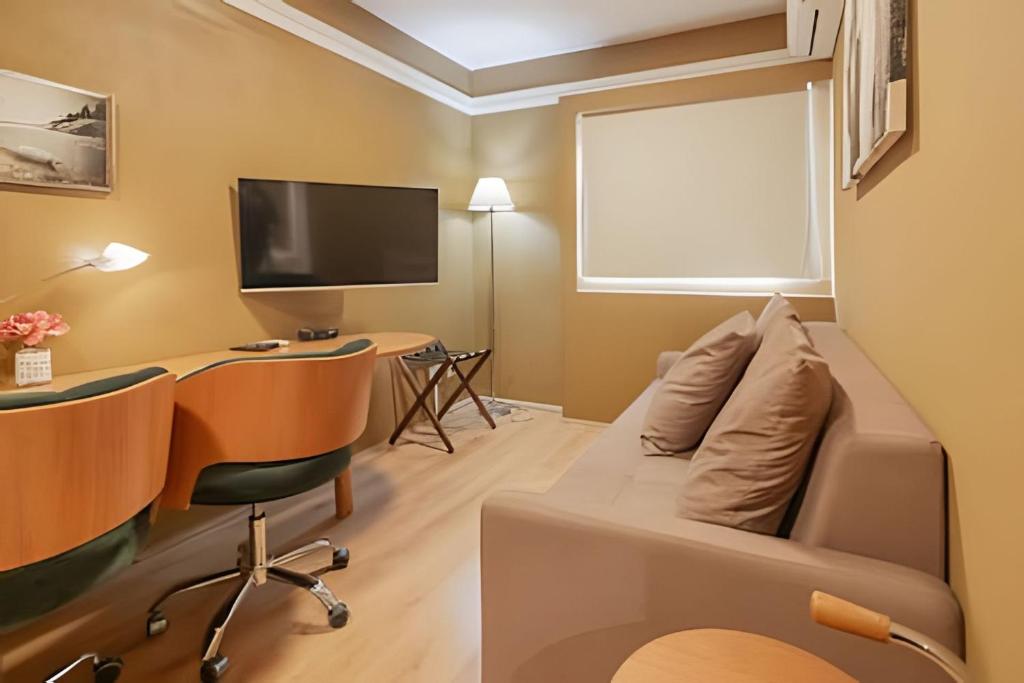 Μια τηλεόραση ή/και κέντρο ψυχαγωγίας στο 907 Flat particular dentro do Hotel Transamérica Bela Cintra + Sofá Cama!
