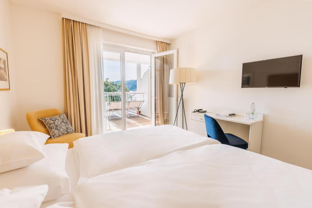 Postel nebo postele na pokoji v ubytování Seehotel Dr. Jilly