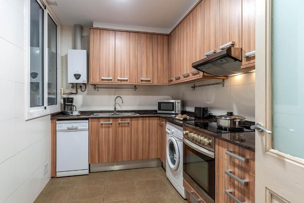 Kuchyň nebo kuchyňský kout v ubytování AB Bailen Apartments