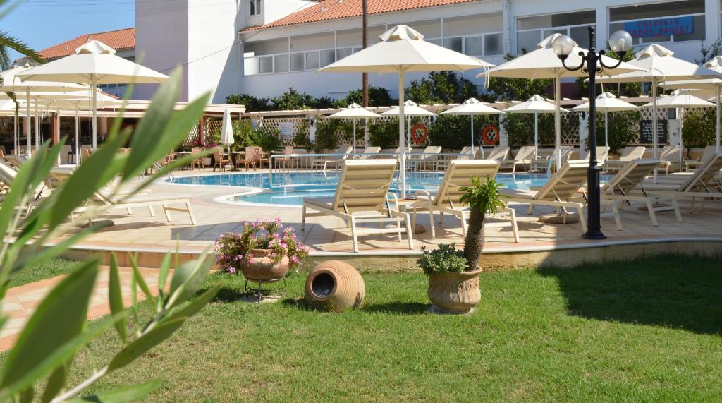 Bazén v ubytování Metaxa Apartments nebo v jeho okolí