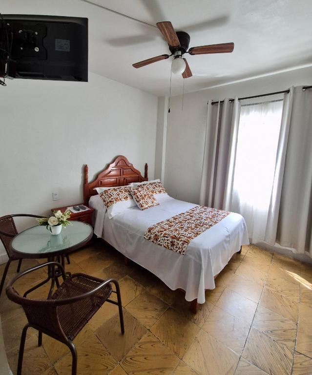 Postel nebo postele na pokoji v ubytování Hotel Catalina