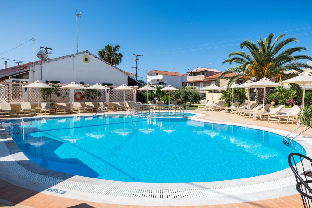 Bazén v ubytování Metaxa Apartments nebo v jeho okolí