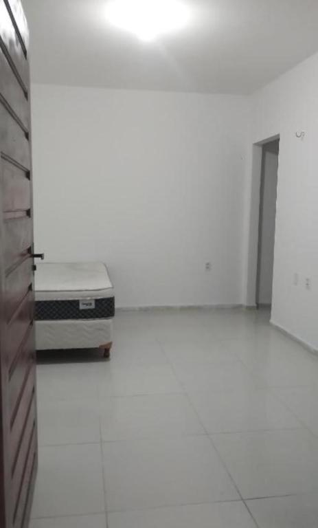a room with a white room with a appliance at Sítio Jacutinga 2025 in Pacoti