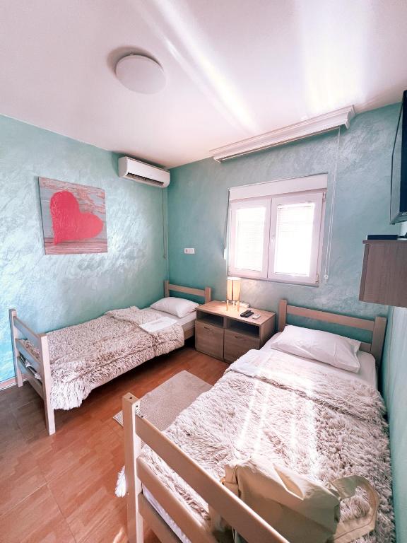 Apartments Aerodrom - 4