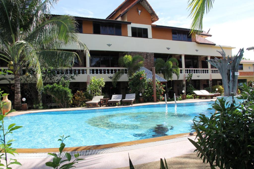 Bazén v ubytování Laguna Beach Club Resort nebo v jeho okolí