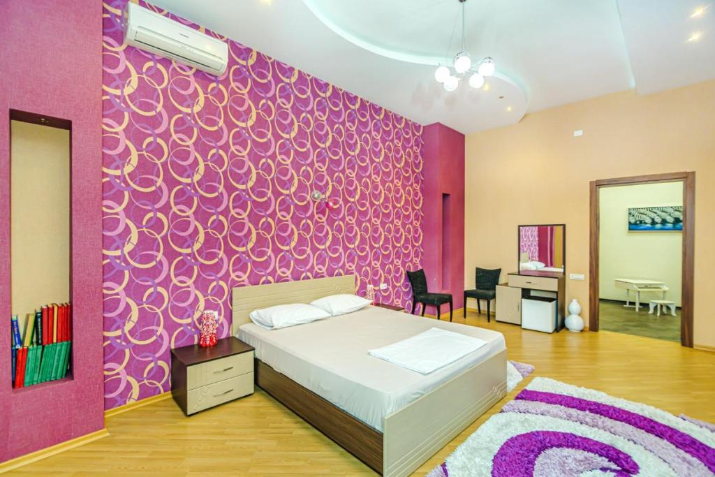 Postel nebo postele na pokoji v ubytování Apartment ARC İn The Nizami Street