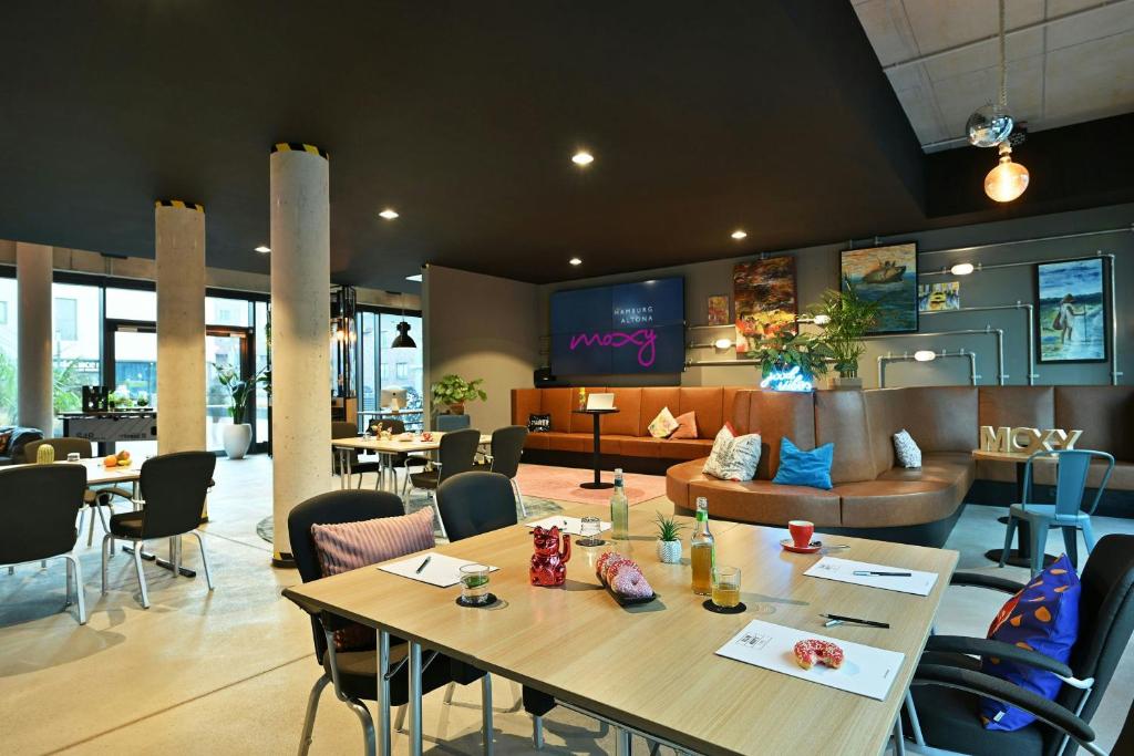 Moxy Hamburg Altona - Resim 35