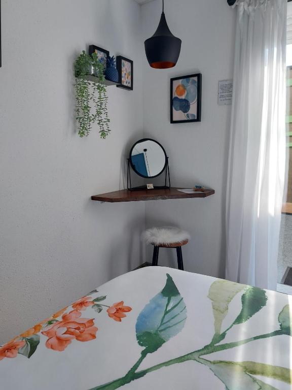 Letto o letti in una camera di Gite Au pommier fleuri et son "Appart" indépendant