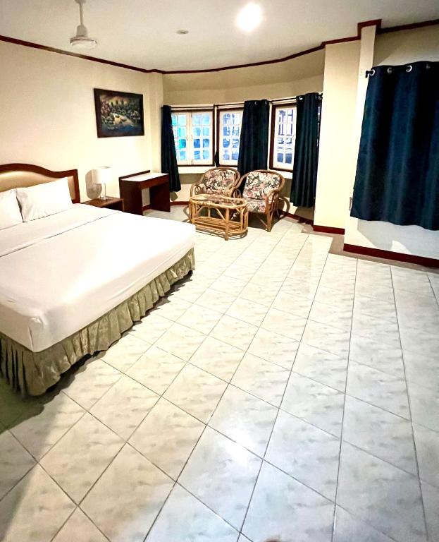 Postel nebo postele na pokoji v ubytování Lewiinski's Hotel
