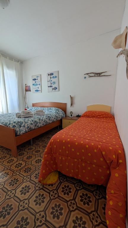 Posteľ alebo postele v izbe v ubytovaní Casa a 20 metri dal mare!