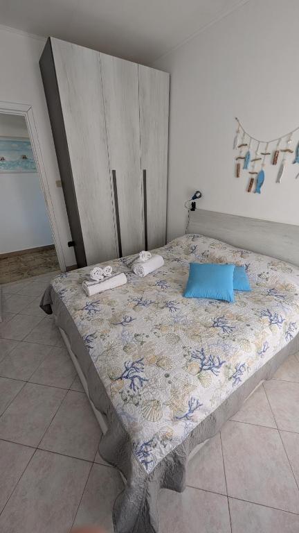 Posteľ alebo postele v izbe v ubytovaní Casa a 20 metri dal mare!