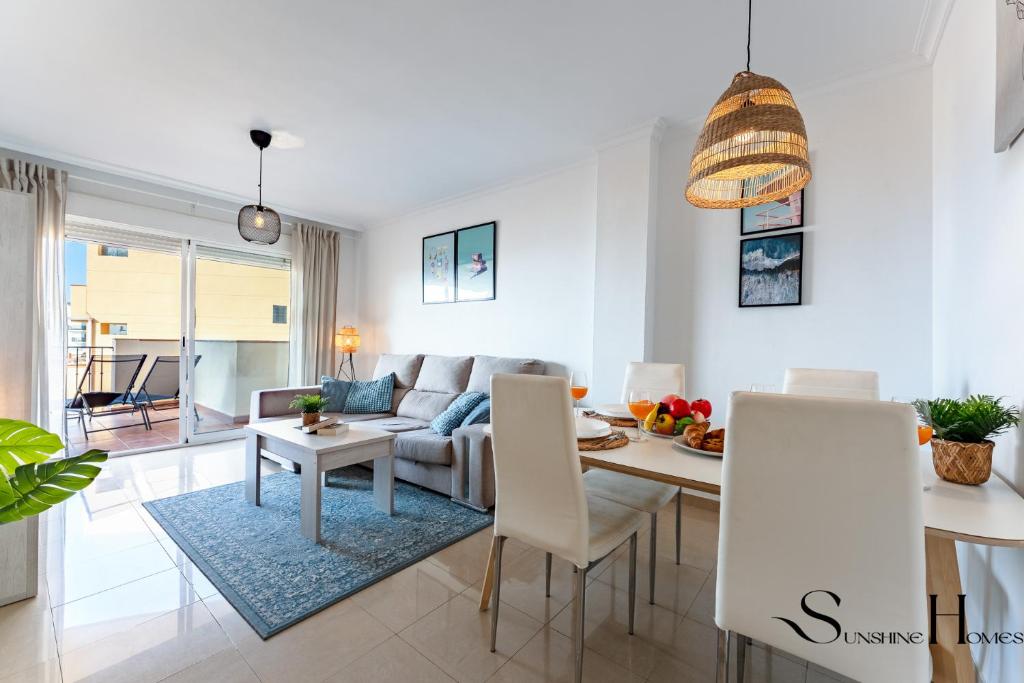 Posezení v ubytování Beachside Retreat with Private Terrace