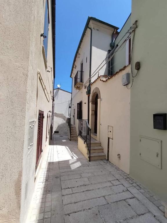 an alley with white buildings and a blue sky at La casa nel borgo in Termoli