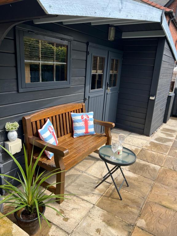 Overdale Guesthouse and Free Parking 4