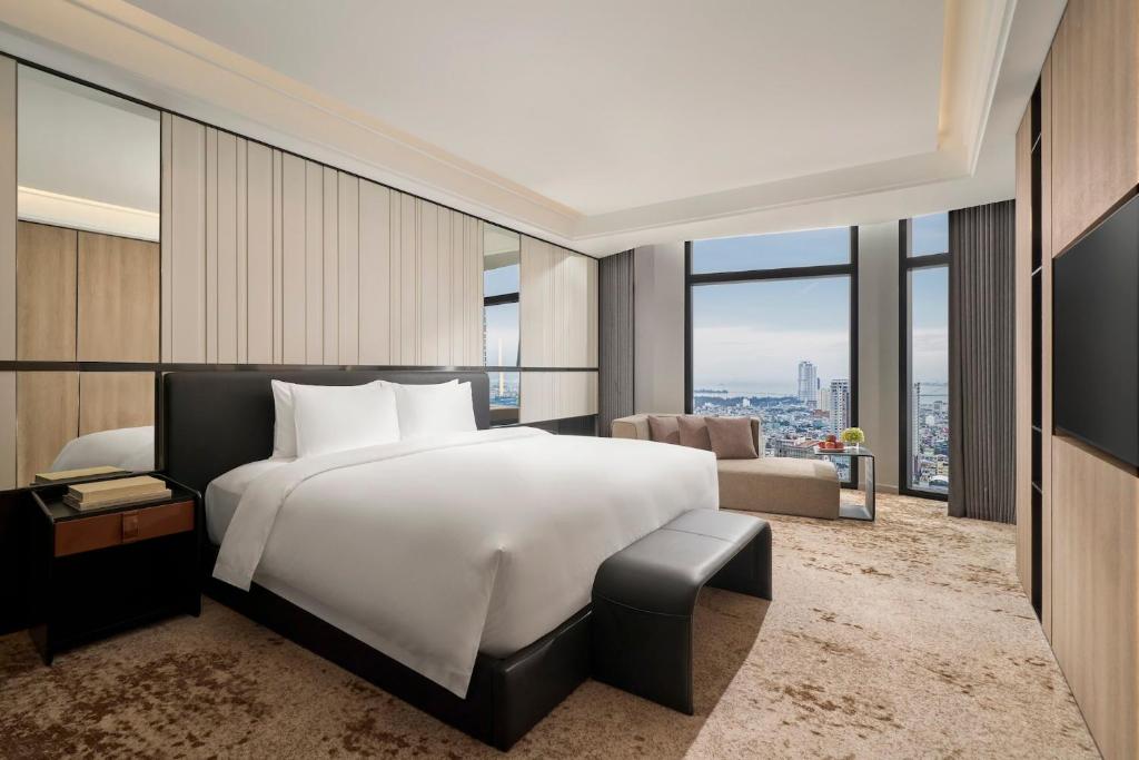 Two-Bedroom Suite with River View - Lounge Access
