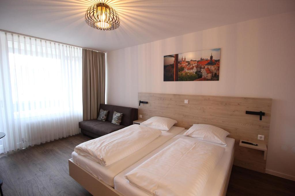 Postel nebo postele na pokoji v ubytování Das HOB - Hotel Original Bamberg