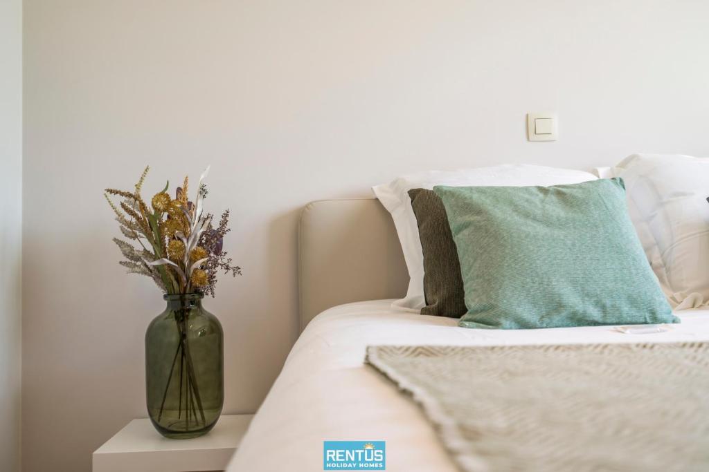 Postel nebo postele na pokoji v ubytování Sealine - modern apartment at 100m from the beach
