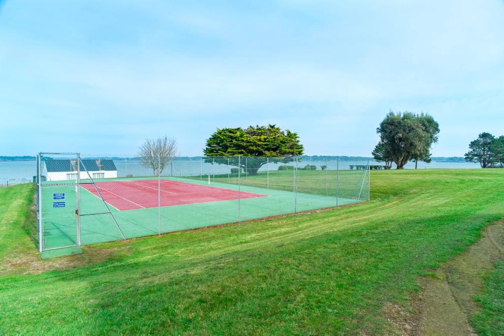 Tennis und/oder Squash in der Unterkunft Fetan Stirec - Appt vue mer oder in der Nähe