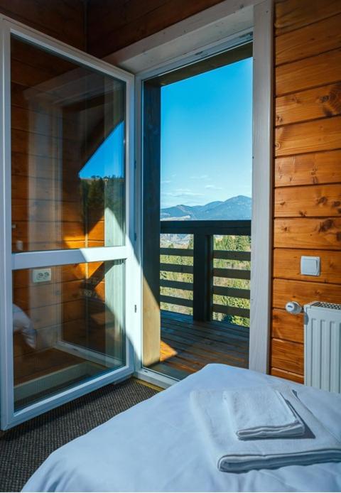 Nespecifikovaný výhled na hory nebo výhled na hory při pohledu z hotelu