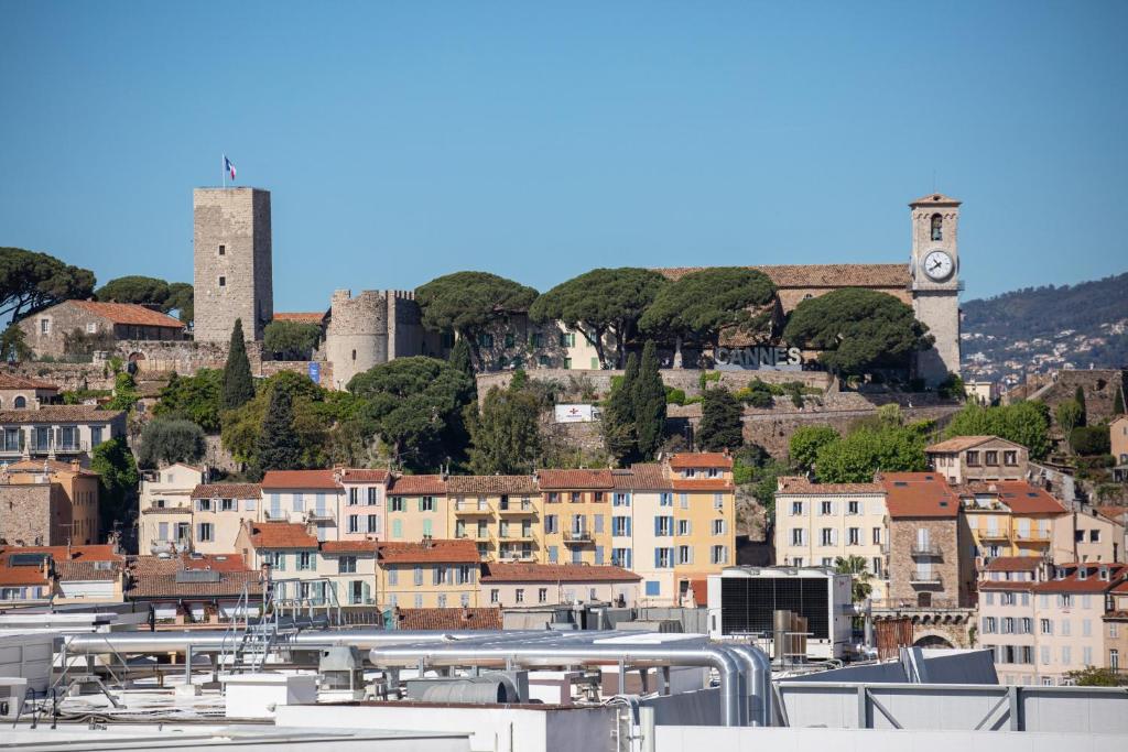 Widok na miasto Cannes z tego hotelu