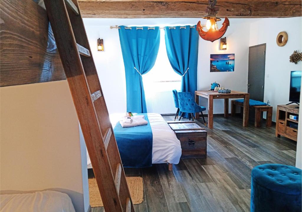 Postel nebo postele na pokoji v ubytování Domaine La Synchronicité - Gîte et Chambres d'Hôtes