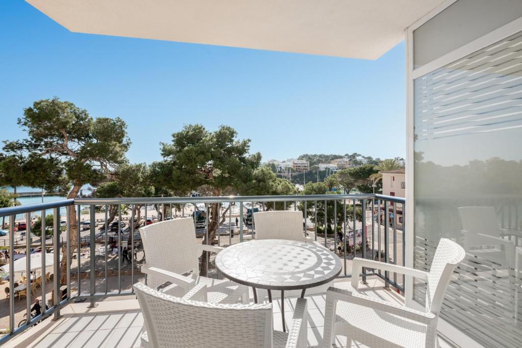 Balkón nebo terasa v ubytování Dimi Holidays Porto Cristo SLU Meerblick Apartment 2 -Hafen Porto Cristo 120 m zum Strand