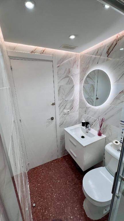 Kúpeľňa v ubytovaní Amplio apartamento familiar con parking privado en pleno centro de Córdoba