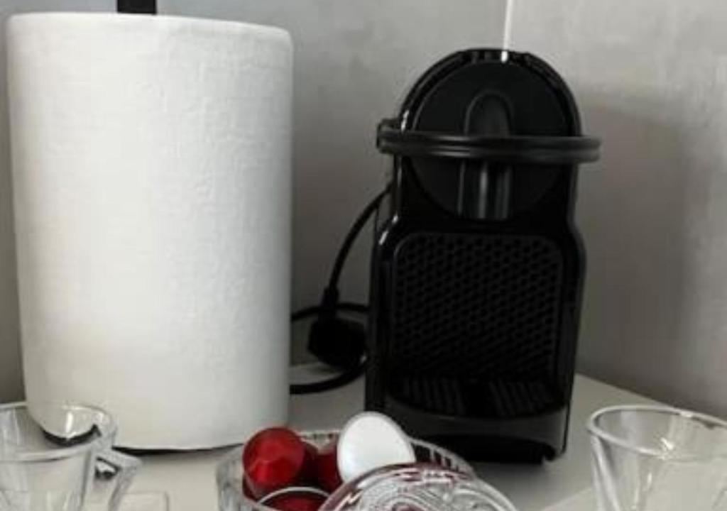 Příslušenství pro přípravu čaje a kávy v ubytování Appartement luxueux vue mer
