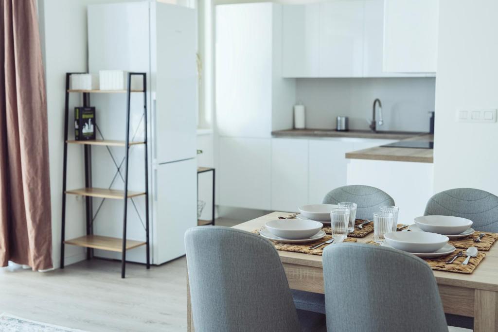 Kuchyňa alebo kuchynka v ubytovaní Modern 1-Bedroom Apartment ǀ AC, Free Parking