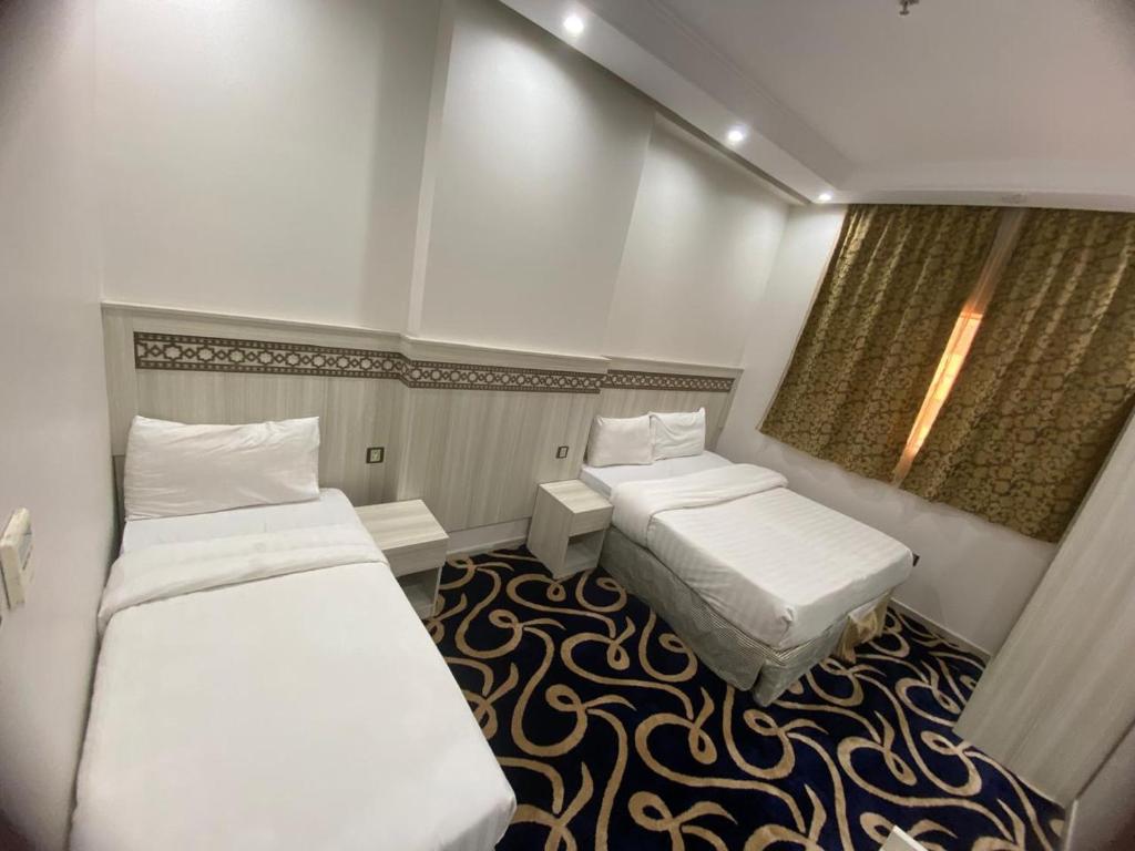 Postel nebo postele na pokoji v ubytování AKABER ELSHESHA awtadhotel2 اكابر الششة اوتاد هوتيل 2