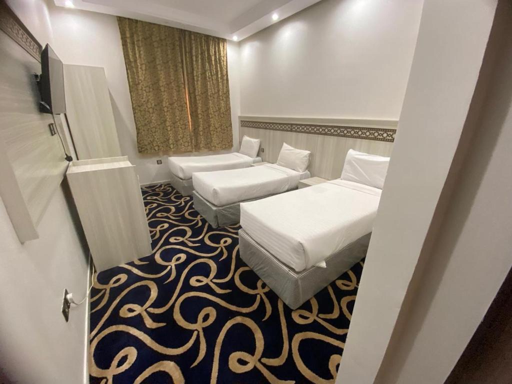Postel nebo postele na pokoji v ubytování AKABER ELSHESHA awtadhotel2 اكابر الششة اوتاد هوتيل 2
