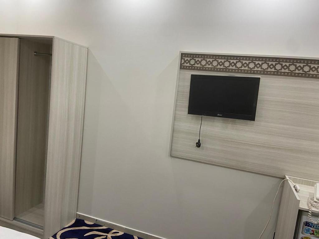 TV a/nebo společenská místnost v ubytování AKABER ELSHESHA awtadhotel2 اكابر الششة اوتاد هوتيل 2