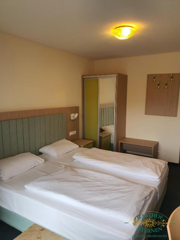 Postel nebo postele na pokoji v ubytování Hotel Gasthof Sternen