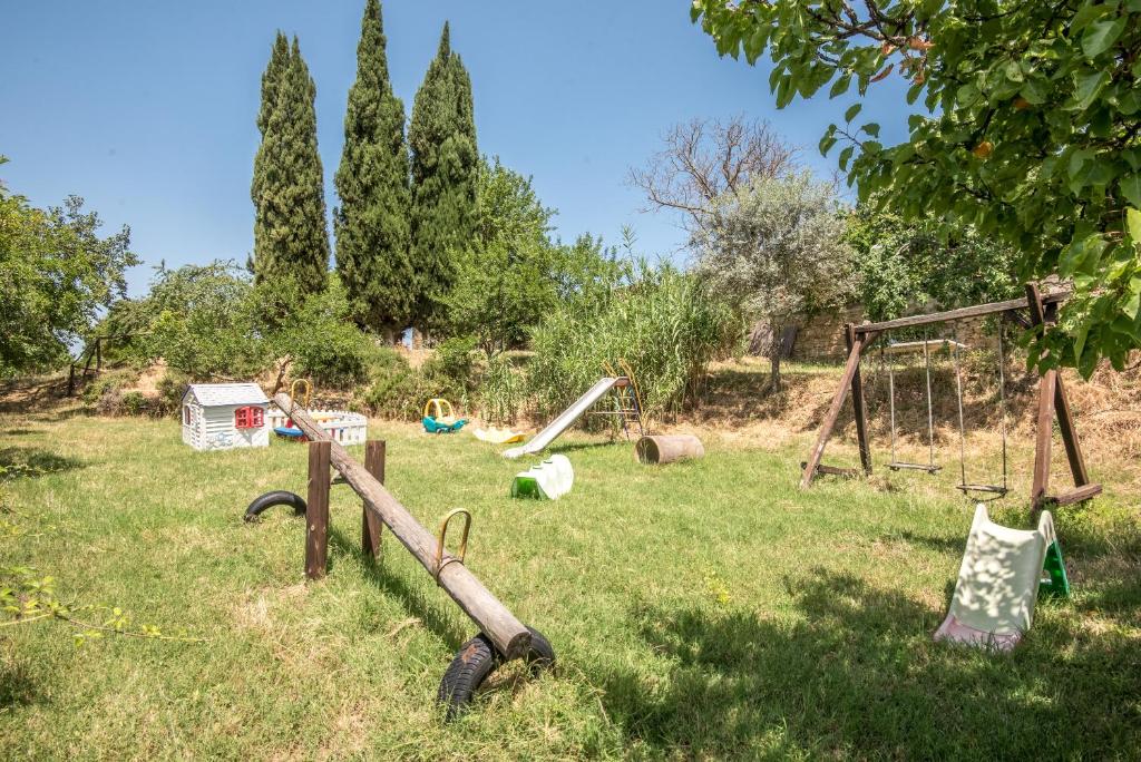 A garden outside Poggio Primo - Monolocale Saraceno