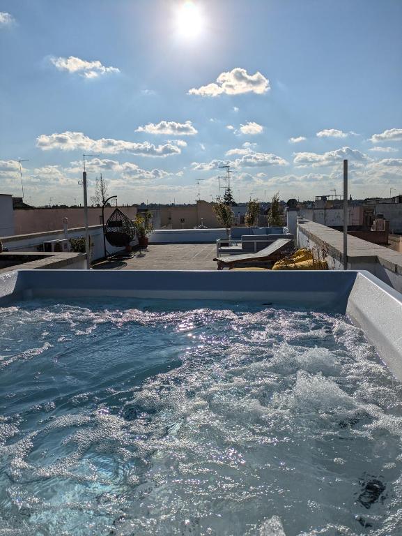 Bazén v ubytování Casa Vacanze con Piscina a 2 passi da Lecce PT nebo v jeho okolí