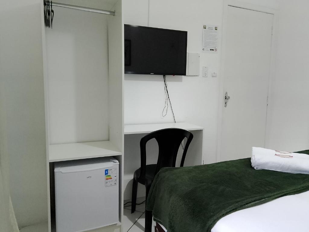 TV a/nebo společenská místnost v ubytování Hotel Aconchegante