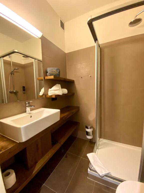 Koupelna v ubytování Marmotta Alpin hotel