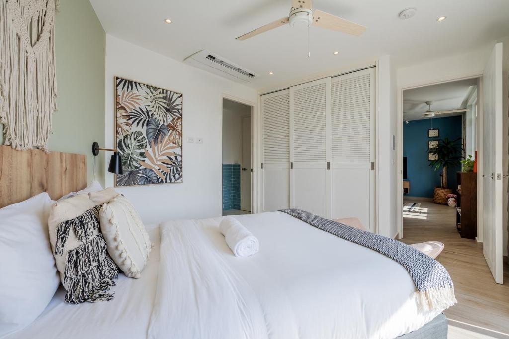 Cama o camas de una habitación en Casa La Costa By Wynwood House