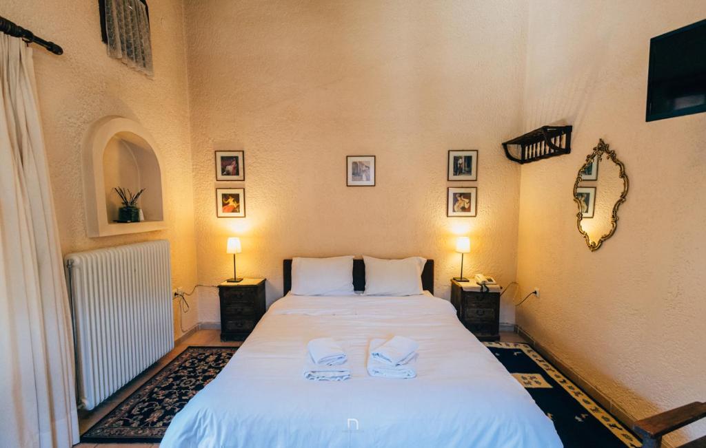 Postel nebo postele na pokoji v ubytování Fanaras Hotel