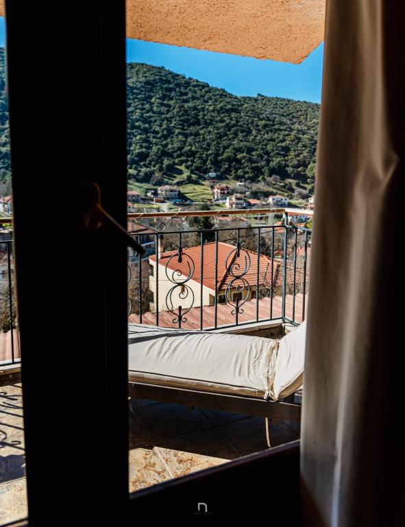 Nespecifikovaný výhled na hory nebo výhled na hory při pohledu z hotelu