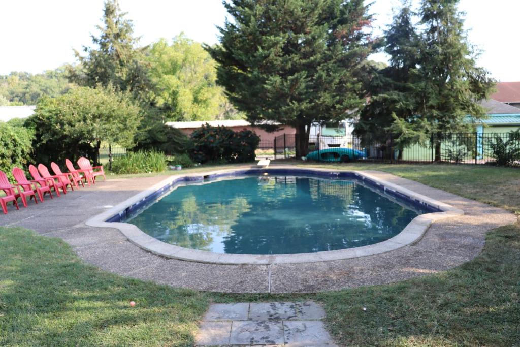 Bazén v ubytování VAAST Bed & Breakfast nebo v jeho okolí
