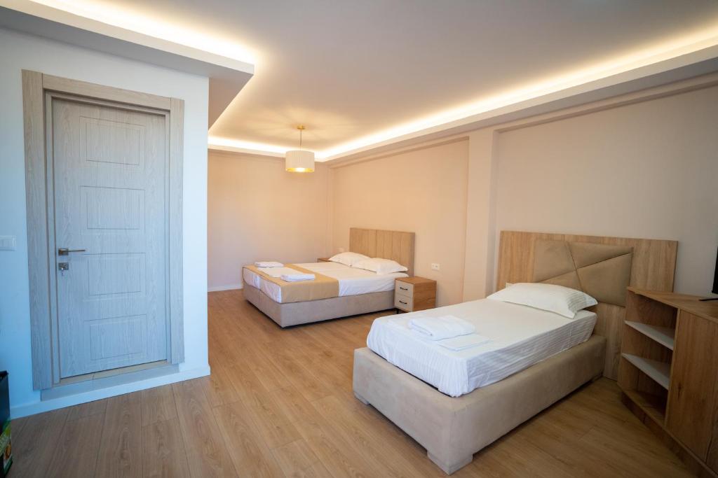 Postel nebo postele na pokoji v ubytování Illyria Hotel