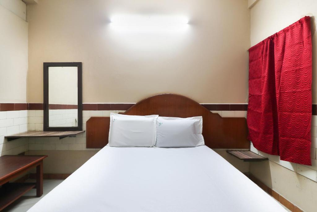 Postel nebo postele na pokoji v ubytování Hotel O Jayanthi Mansion