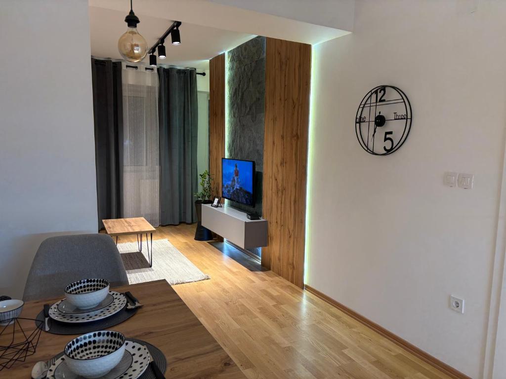 TV a/nebo společenská místnost v ubytování Apartment N02