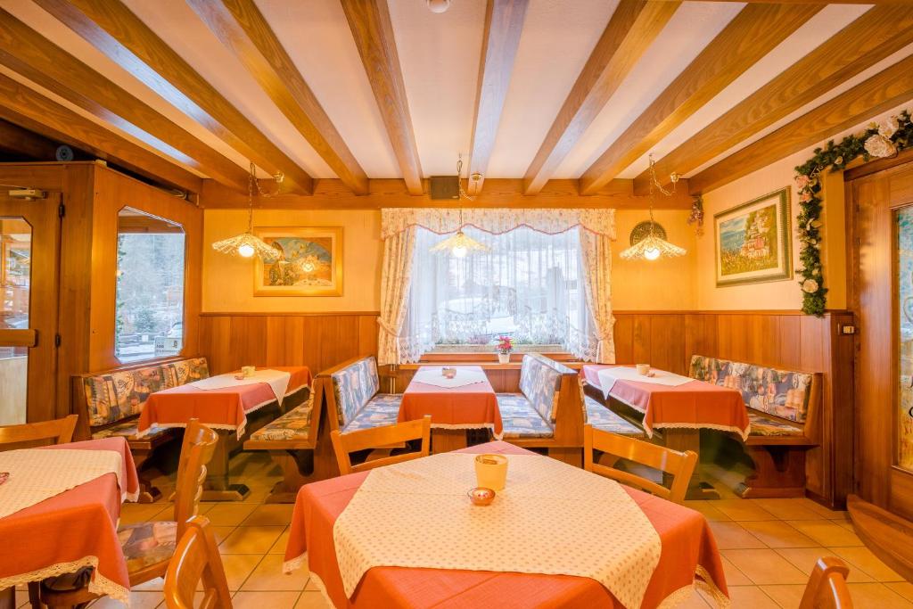 Restaurace v ubytování Albergo Genzianella