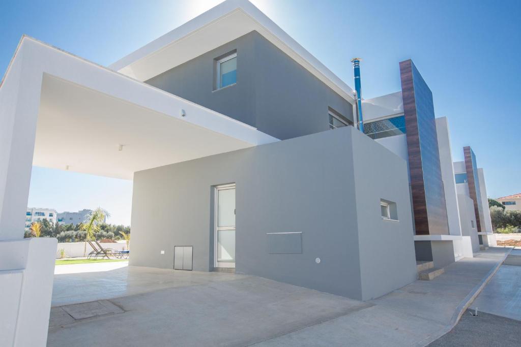 Fotografie z fotogalerie ubytování Atemberaubende Villa Olivine Mit Meerblick v destinaci Protaras