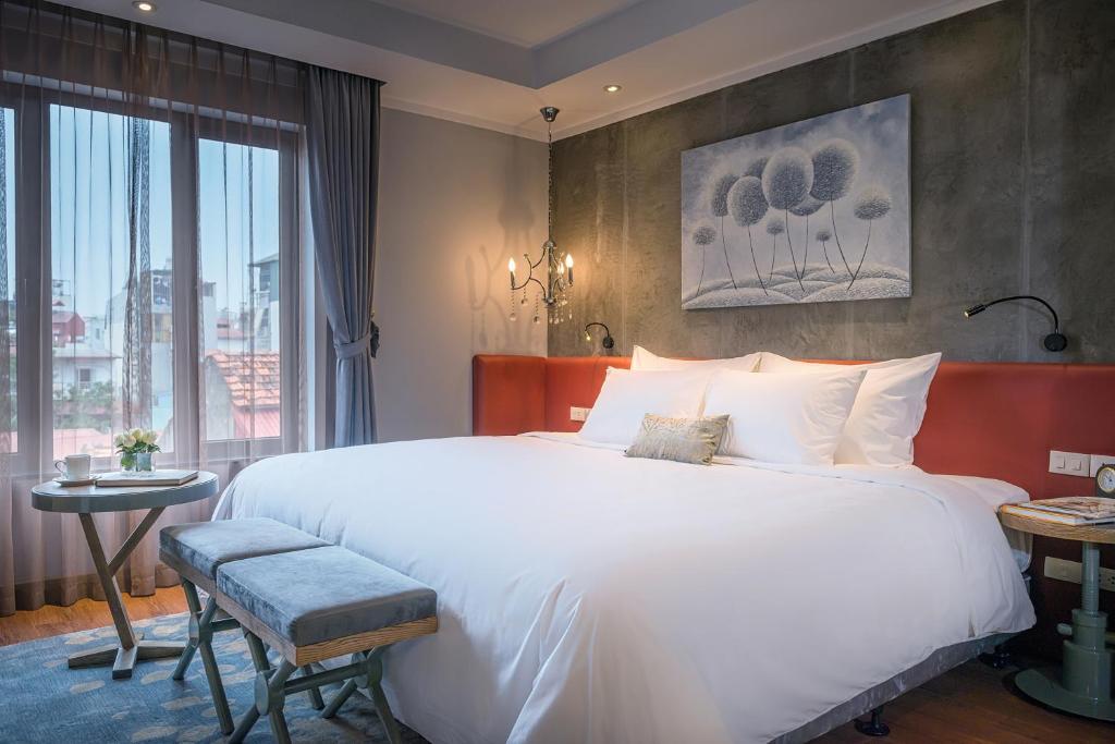 Giường trong phòng chung tại Bespoke Trendy Hotel Hanoi