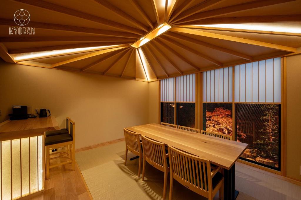 a dining room with a table and a large ceiling at Kyoran Hayashi House, Aoumi - Vacation STAY 53463v in Gionmachi