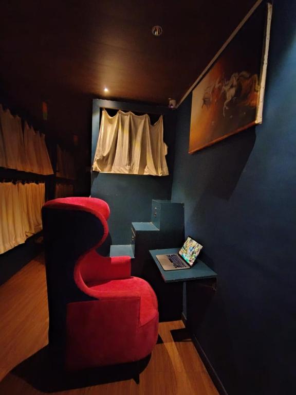 Posezení v ubytování Sinhassan Dormitory Hostel Juhu
