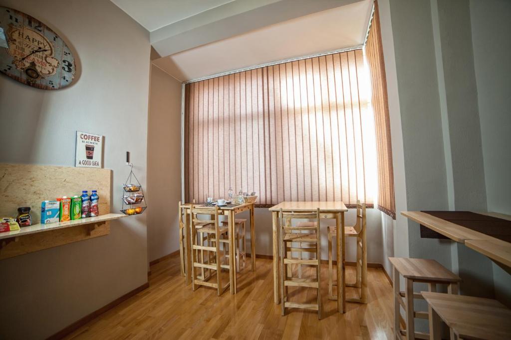 Reštaurácia alebo iné gastronomické zariadenie v ubytovaní Factory Design